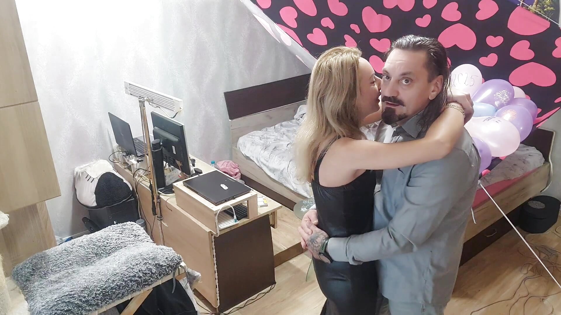 new year dance kissing balloons poping, handjob cum on balloons – video af fuck_friendsxxx cam-model