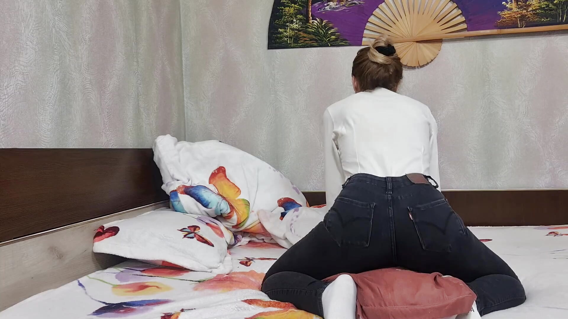 pillow humping while i wear jeans and shirt – video modela na kameri fuck_friendsxxx