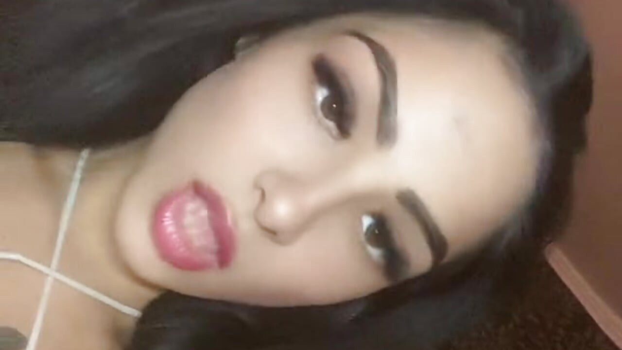 v24044gl0000d3r1oafog65pg9k79fu0 - video av Evelin199 cam model