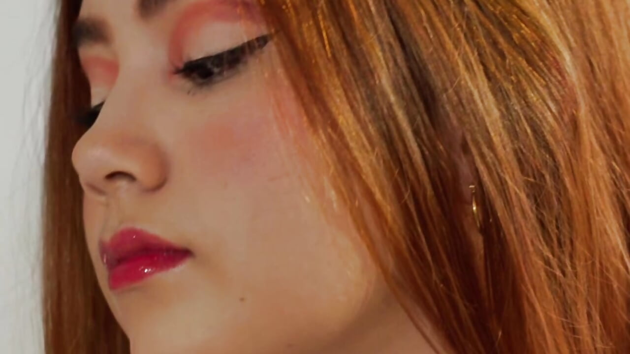 Sexy tease Mia 🫦🍒 - video by mia_gold_ cam model