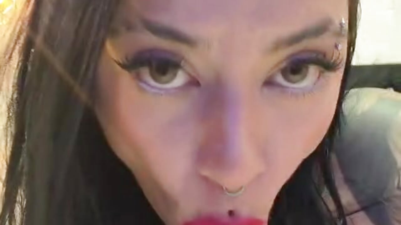 Sucking a big dick - video by Dahyana_Klymt cam model