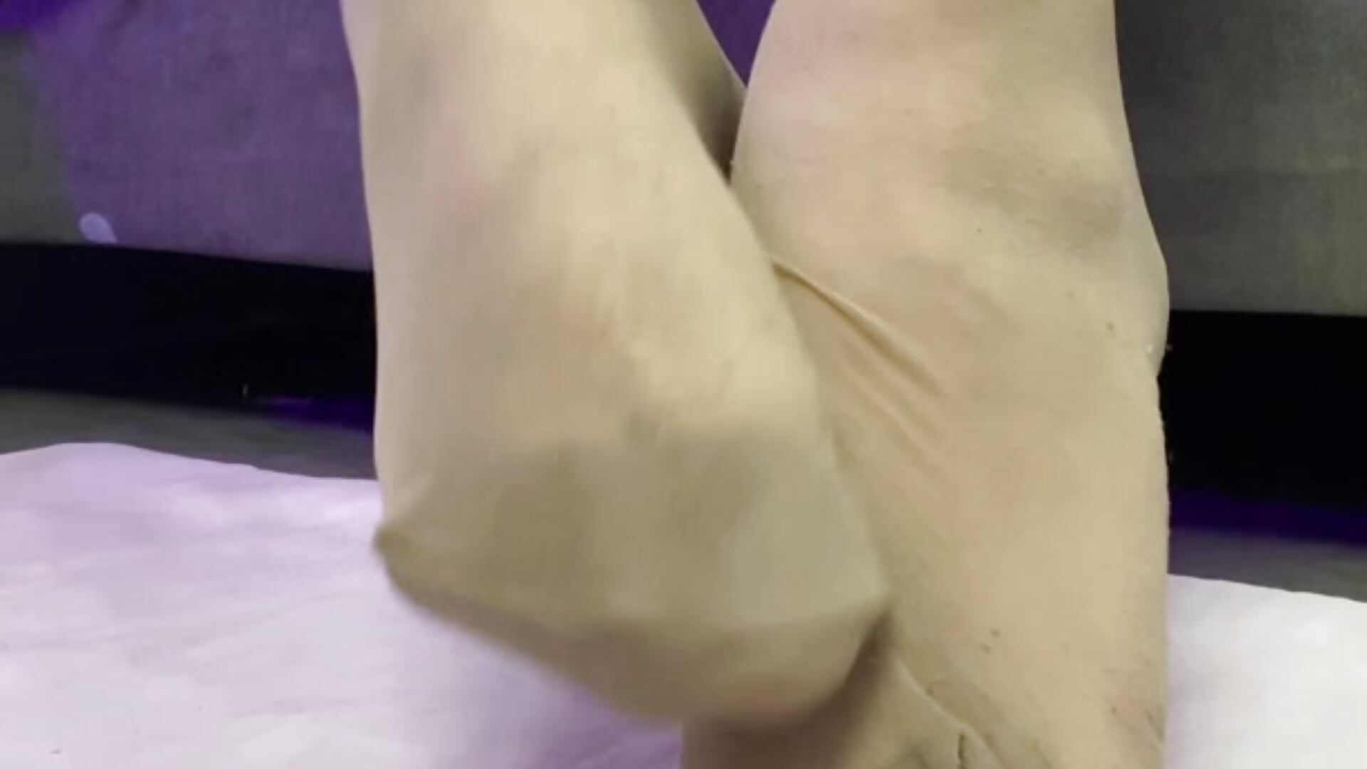 Feet 2 - video by Missy_22_ cam model