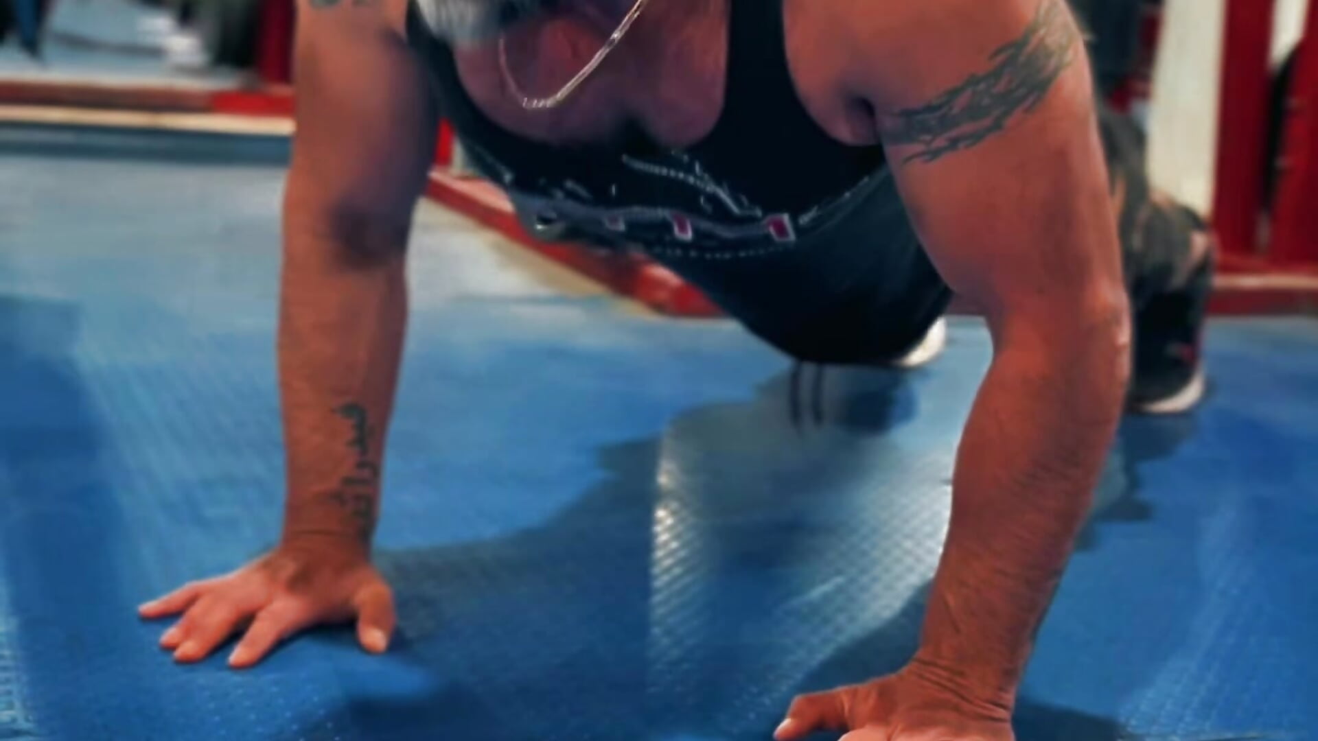 a24d95f6949b45b0bd065772276467eb - فيديو من wolfbucker موديل الكام