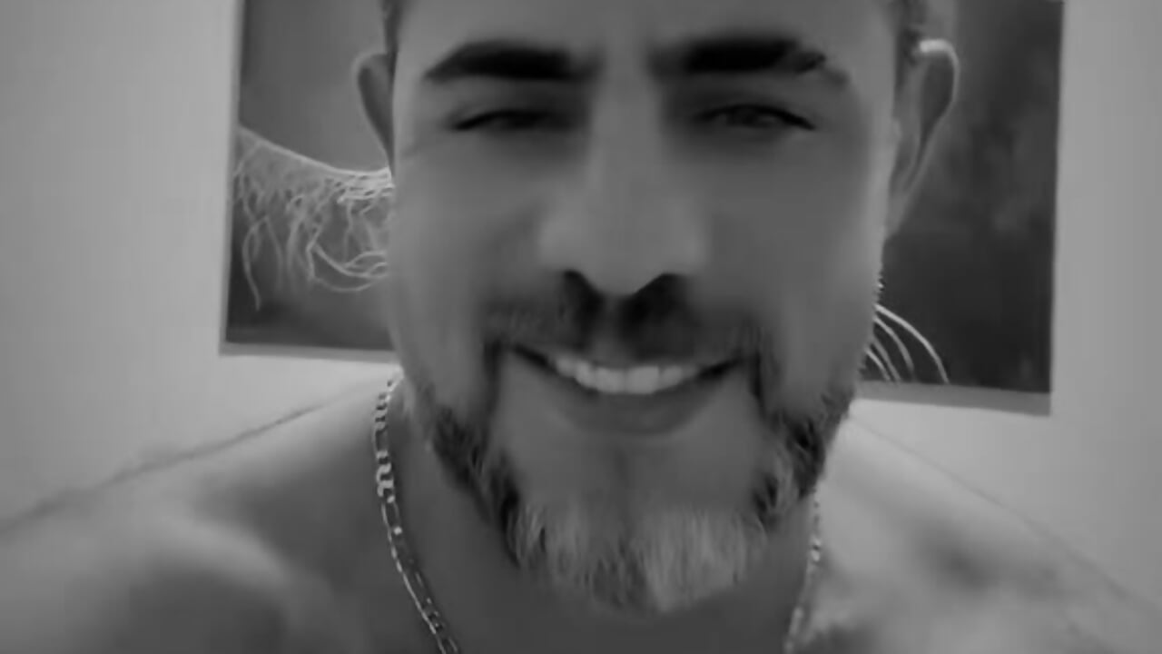 profile-intro – video modela na kameri wolfbucker