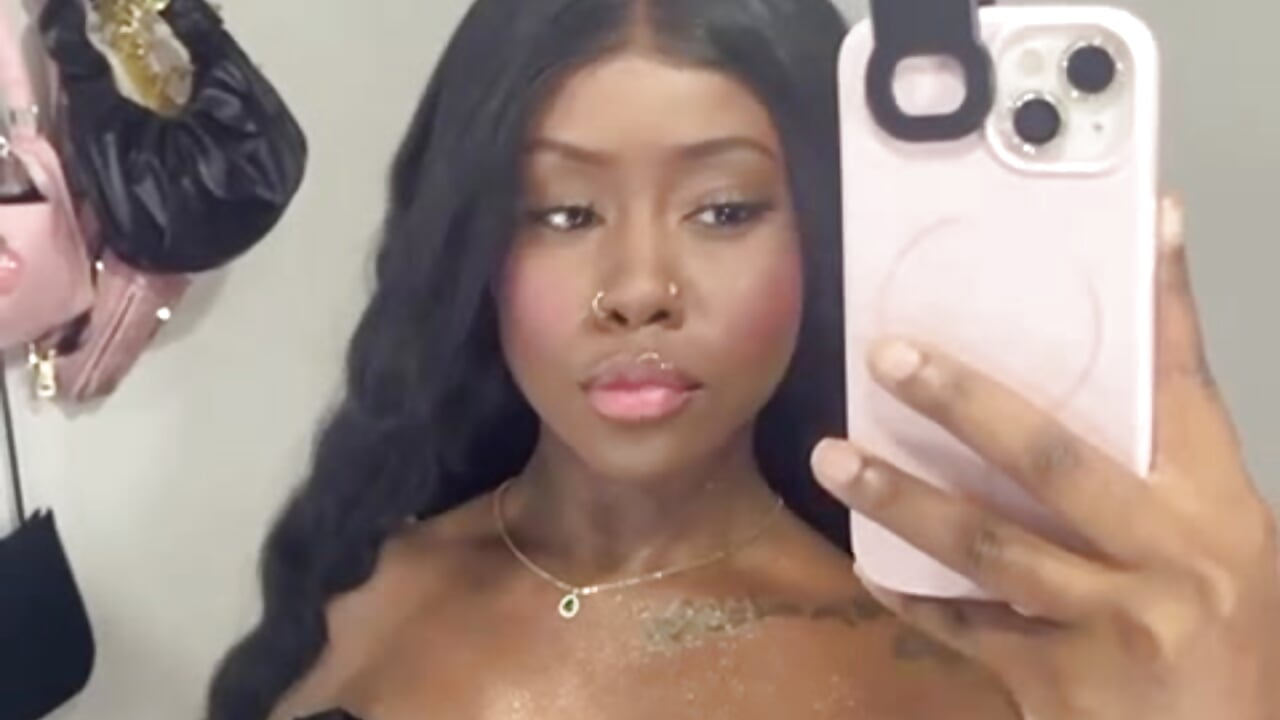 ♥ - video by honeyy_cherry cam model