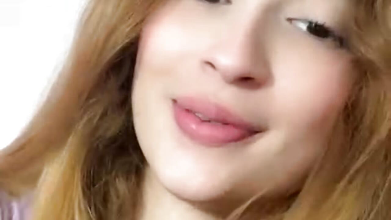 😘 - video by emilywilliis cam model