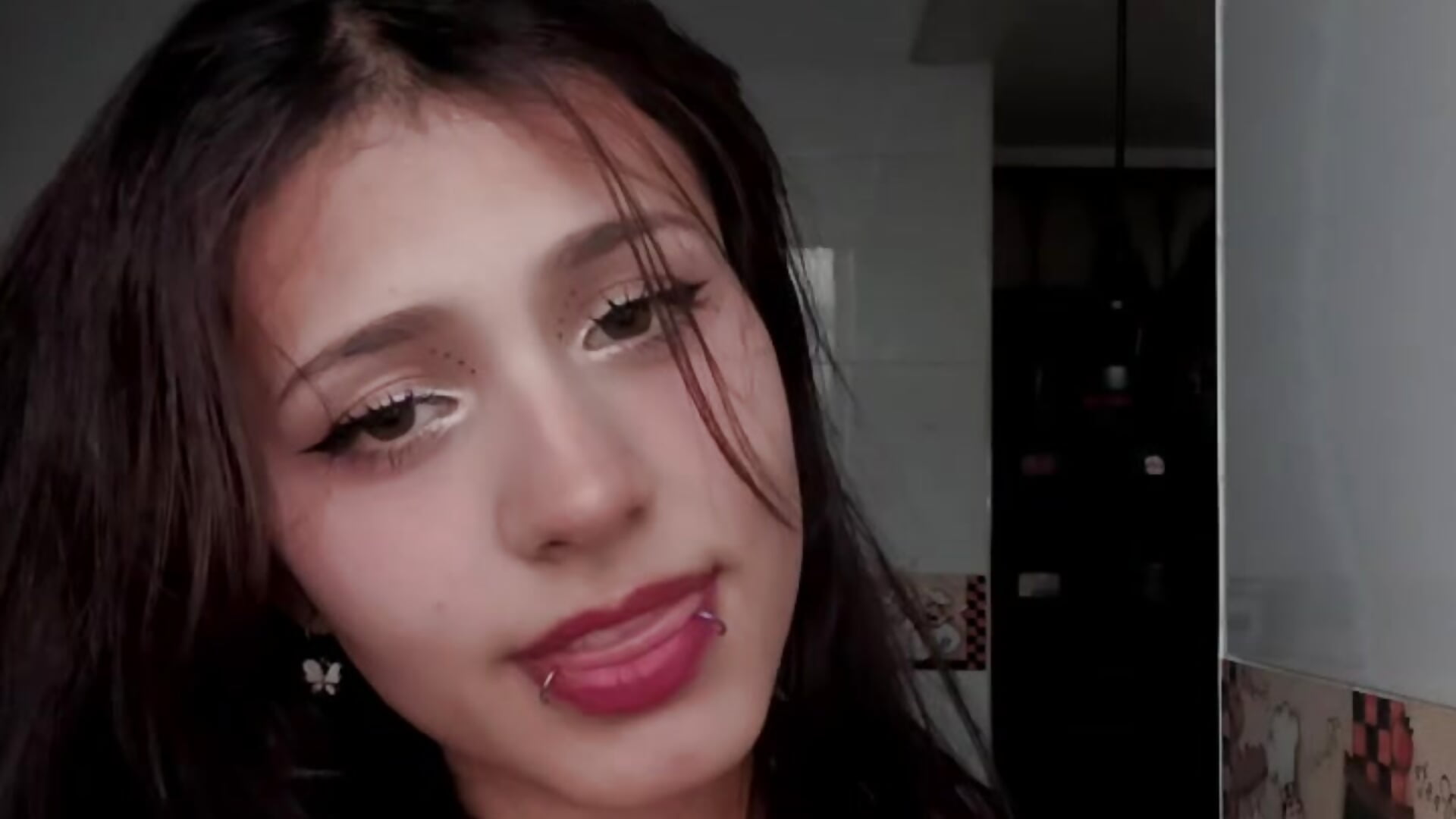 I want to rip off your pants 🥴 - فيديو من Katteyes__ موديل الكام