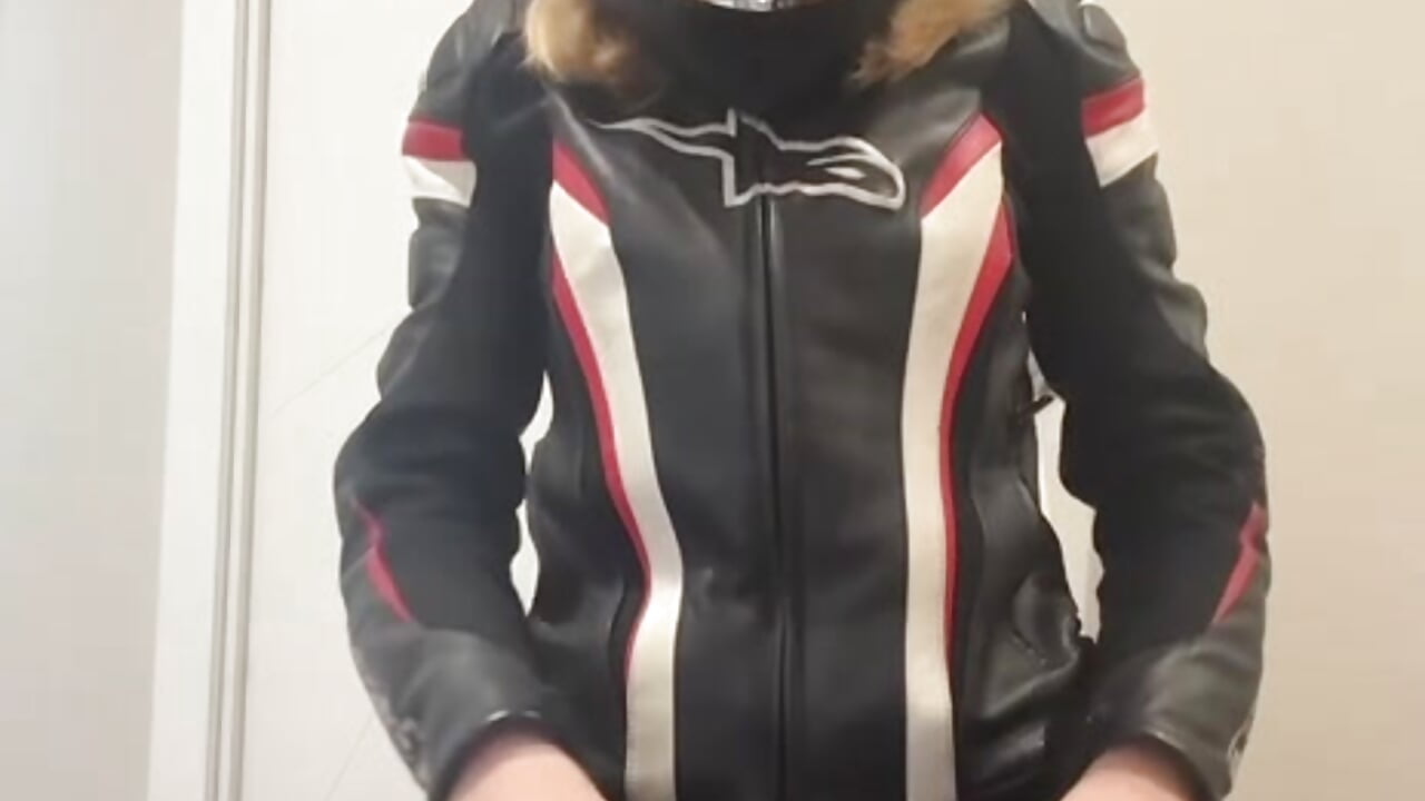 Ride with me - video by caty_cleo cam model