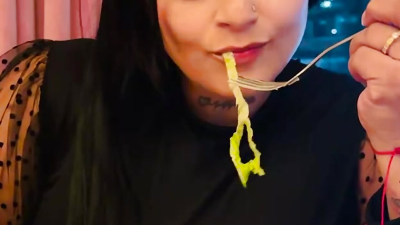 I enjoy this delicious food so much omg - vídeo de athenaking modelo de câmara
