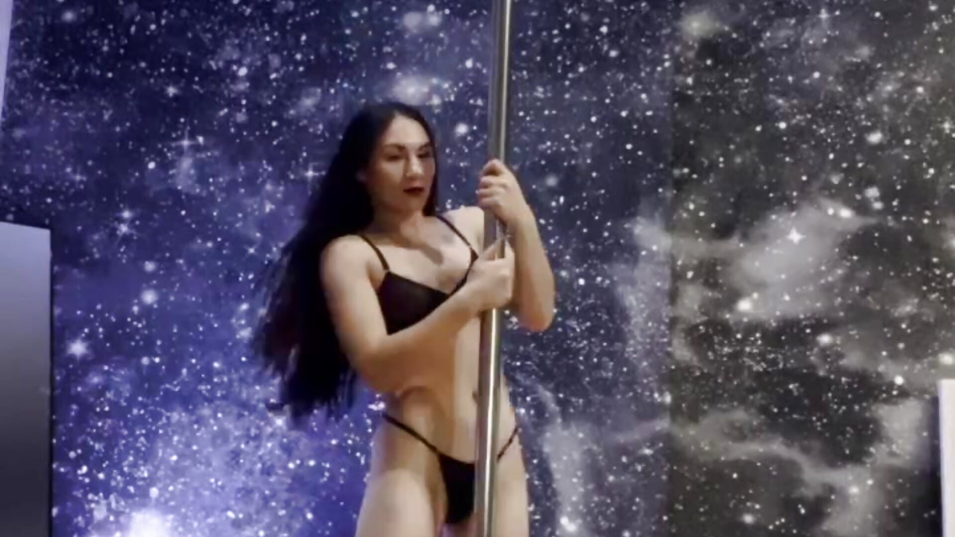 Hot pole dancing🌹🤩