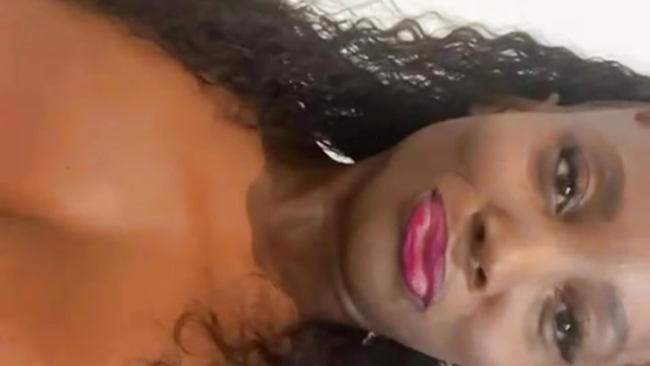 Hot milf teasing 🔥 - KattyRiivera 캠 모델의 동영상