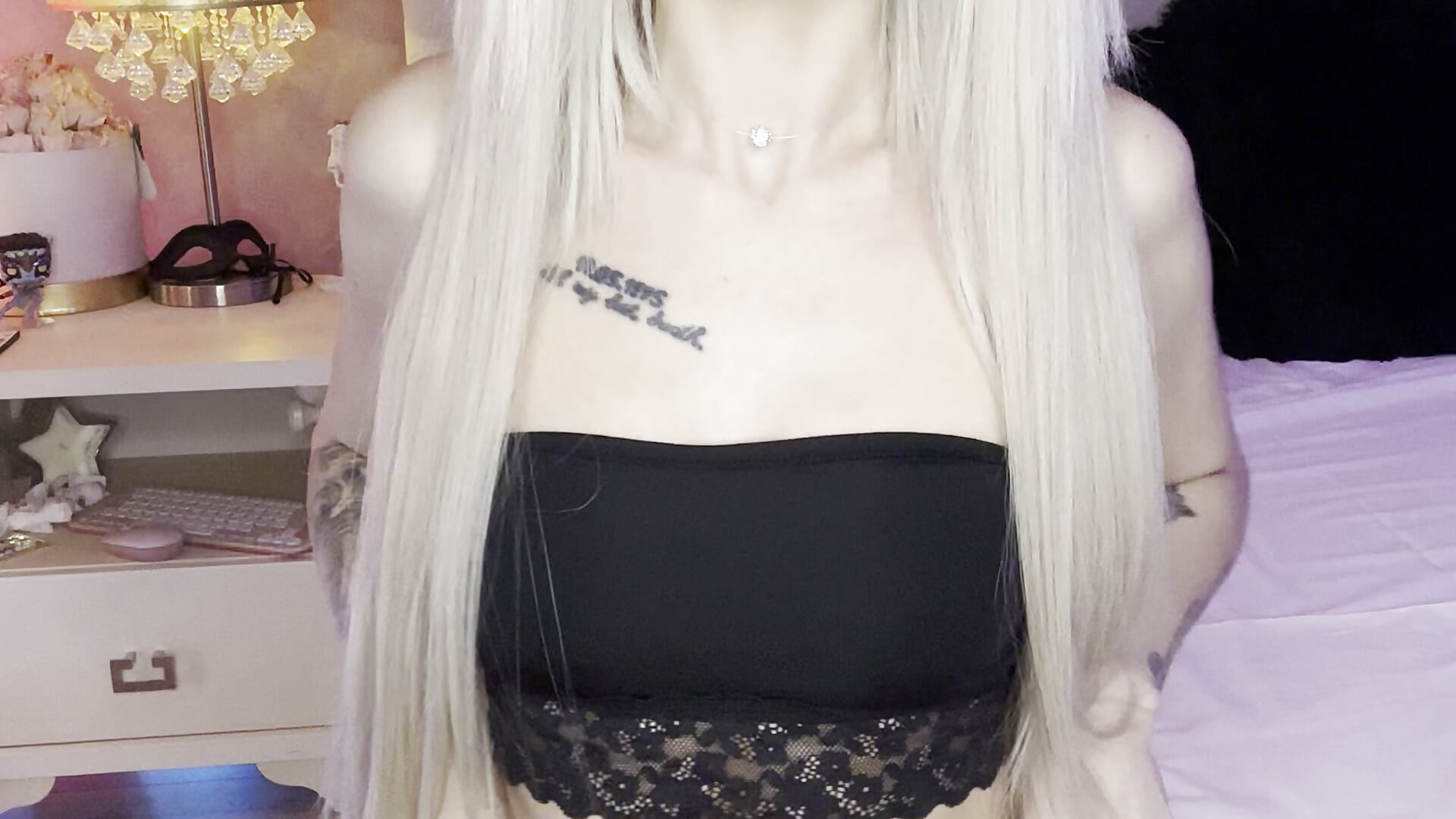 Teasing and pleasing😍 - vidéo du modèle de showcams ApriLicious