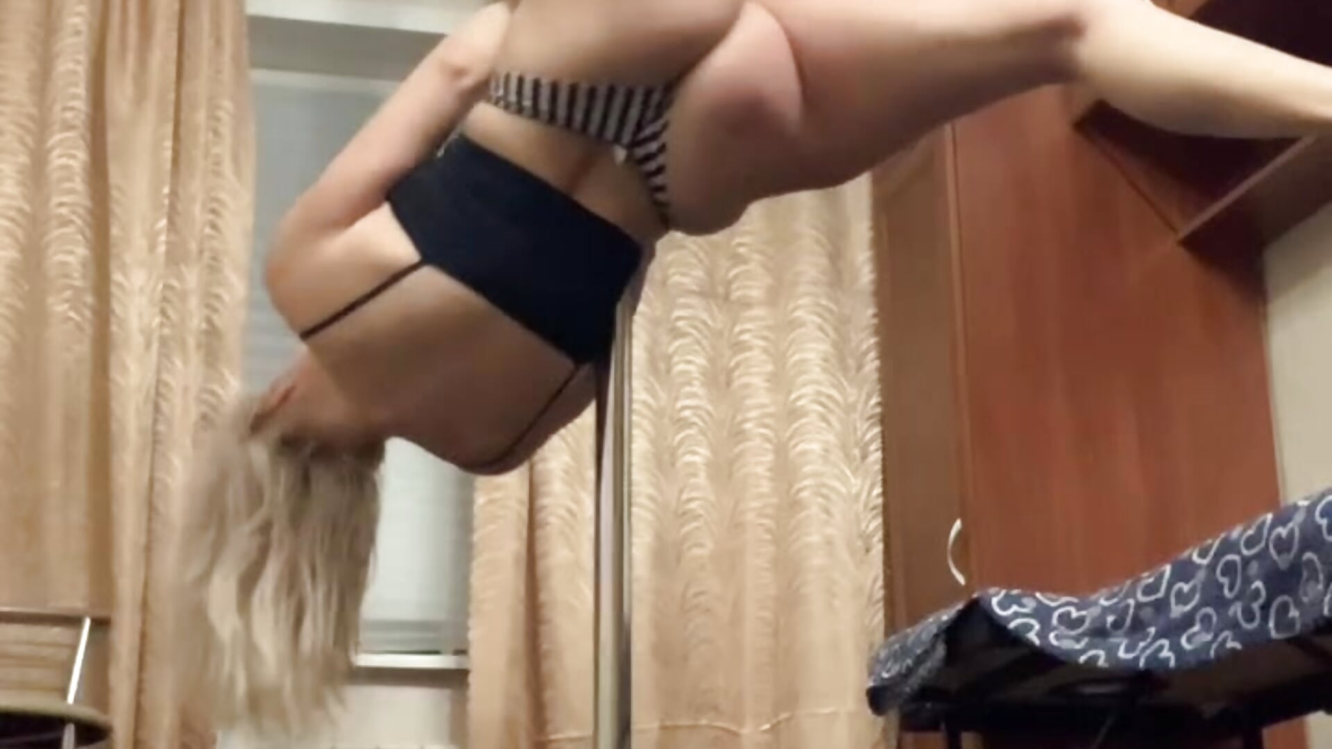 Pole Homie - Vídeo de SugarSphinX, modelo de vídeos