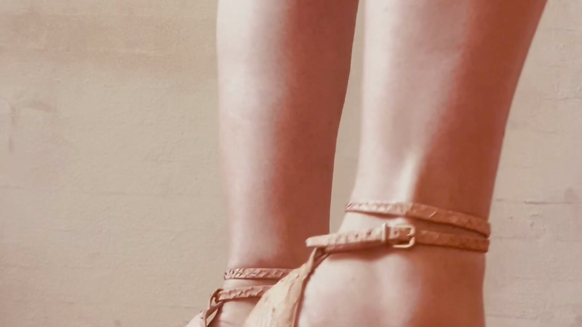 Salto alto o ponderamento feminino - video od modelky/modela Myfeet8961