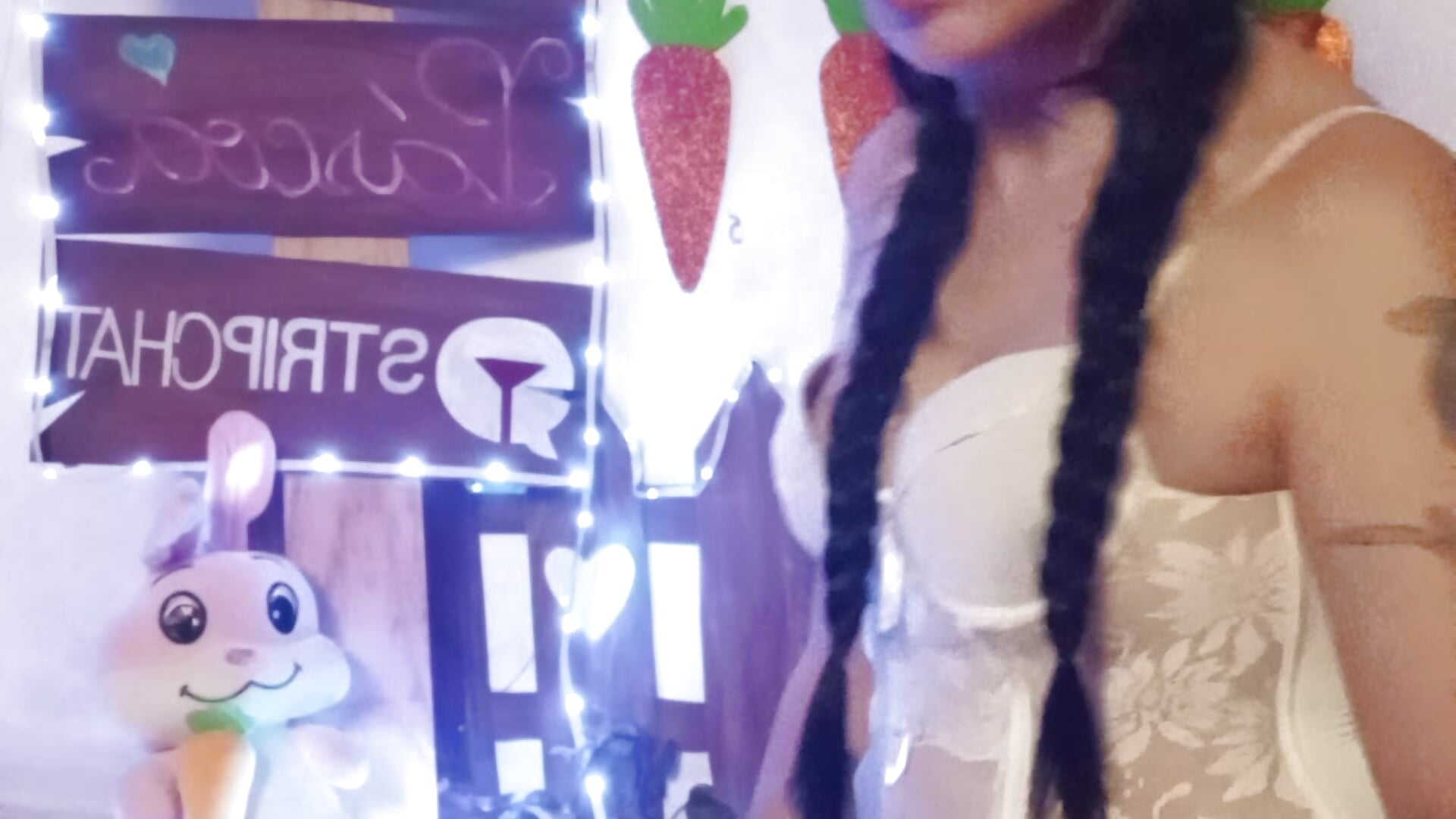 Feliz Páscoa 🐰 - Lunnaluxcam adlı kamera modelinin videosu