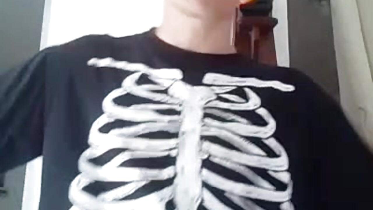 covers - video di themaykiin18 modella di cam