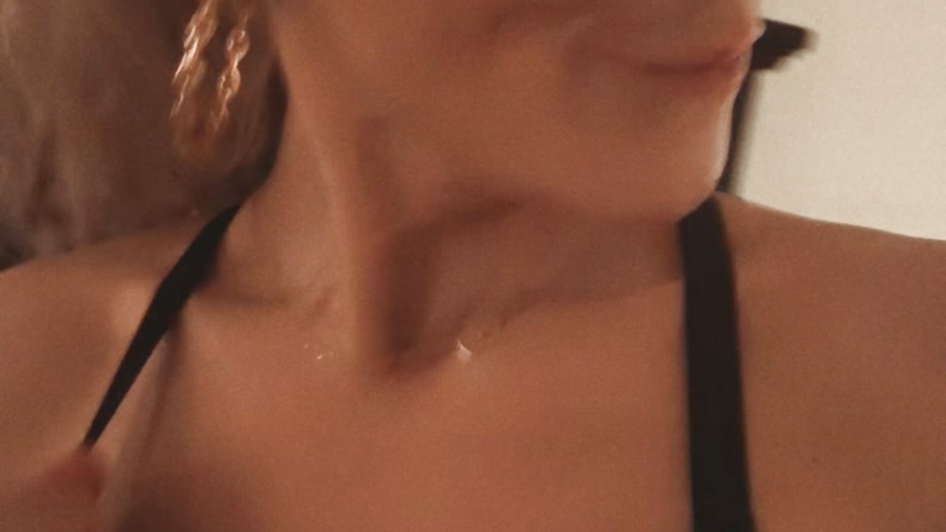 25B56BCD-EC2C-4B7B-8C7C-88040C9E7E4C - video oleh missconly kamera model