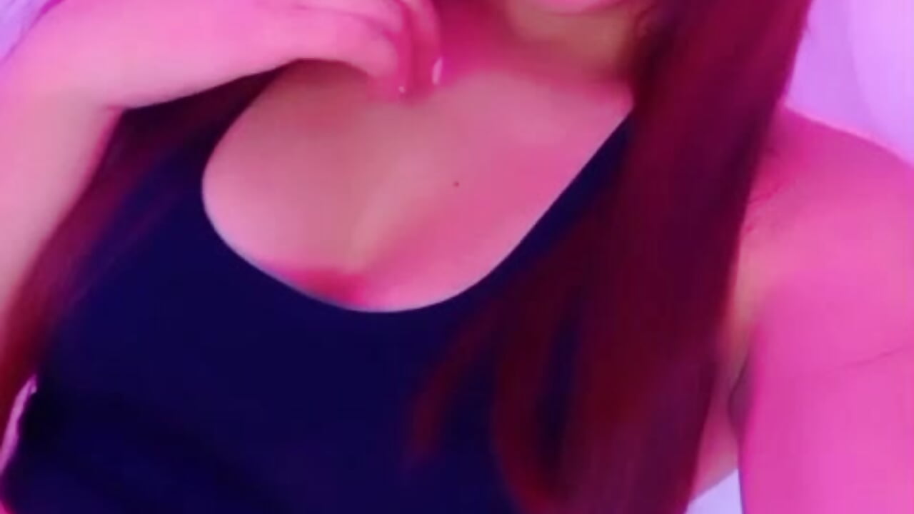 Tease me – video modela na kameri ArianaVyx