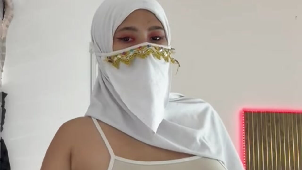 Dangerous Subtlety 🔥 - video oleh model kamera Rashid_Farah111