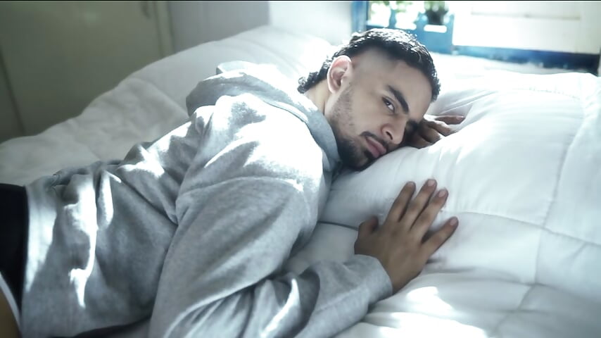 Waking up 😊 - فيديو من ItsCamiloX موديل الكام