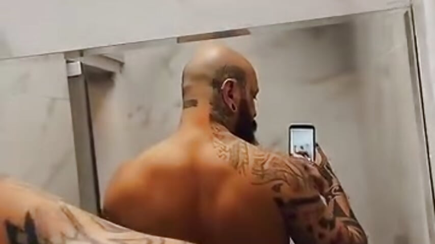 WhatsApp Video 2025-04-18 at 02,39,20 - video by Tatoviking cam model