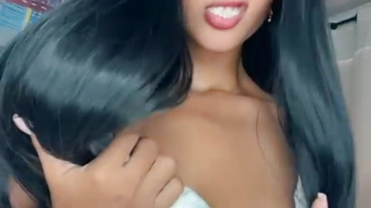 hello love - video av Celeste_i cam-modell