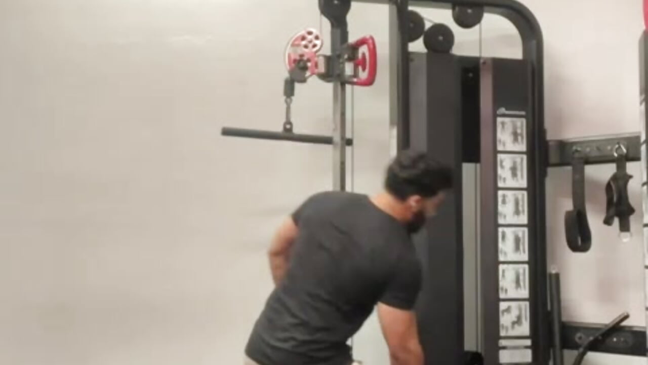 Sexy Arab in gym + sweat (welcome to my page) - clip cu IronBeard model videochat