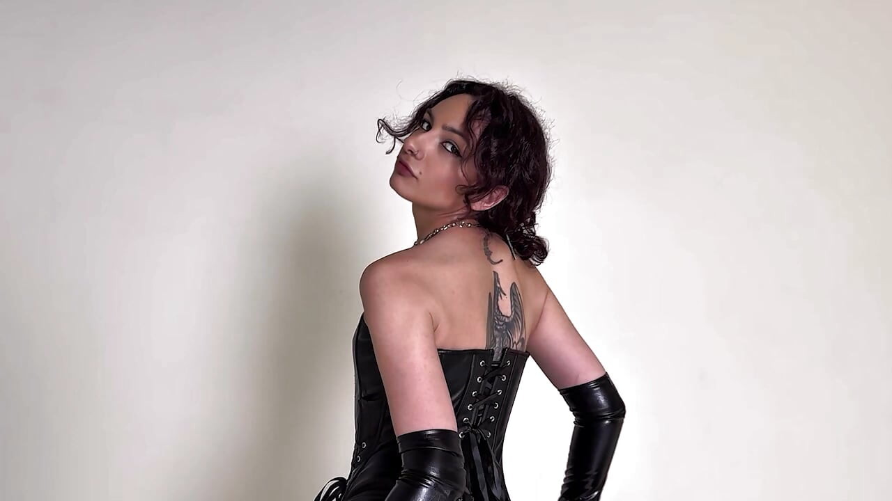 𝐃𝐀𝐑𝐊 𝐆𝐎𝐃𝐃𝐄𝐒𝐒 – video od webkamerové modelky RIANA_SI