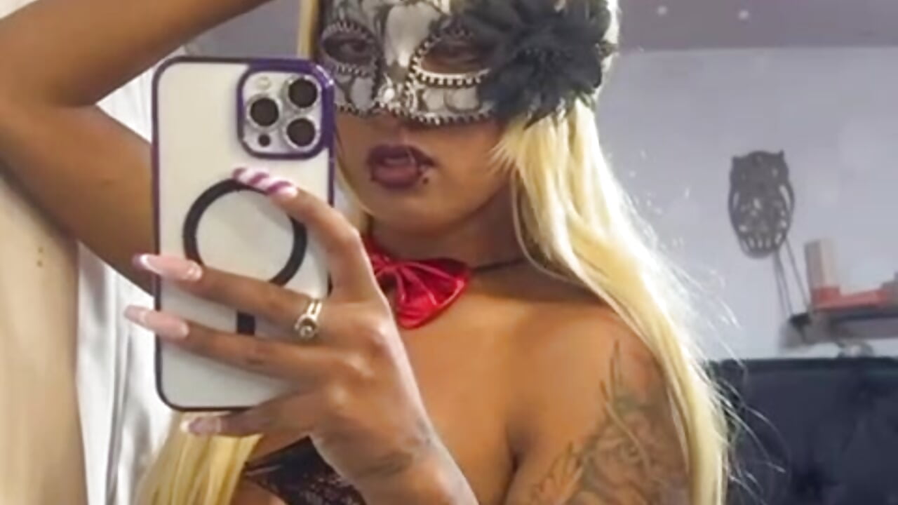 hello babys.mp4 - vidéo du modèle de showcams scarlethRuby