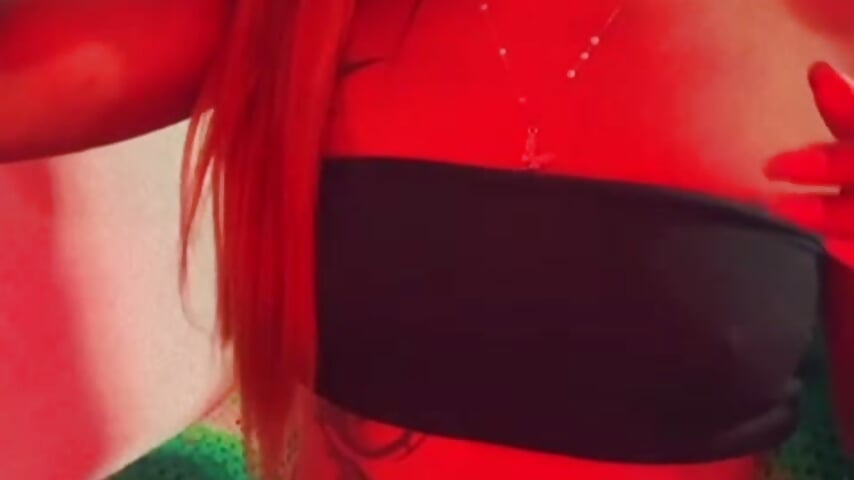 Register with my link and get a gift love - vidéo du modèle de showcams scarlethRuby