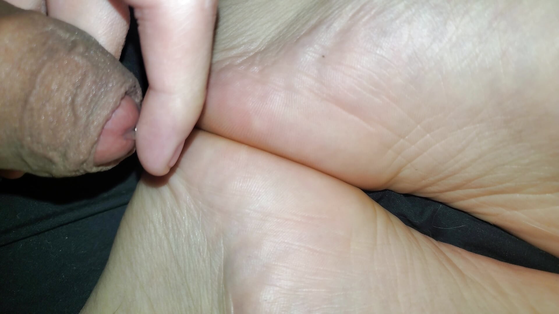 Hard cock & precum stretch w foot soles - vidéo du modèle de showcams AnonymousTwinkie