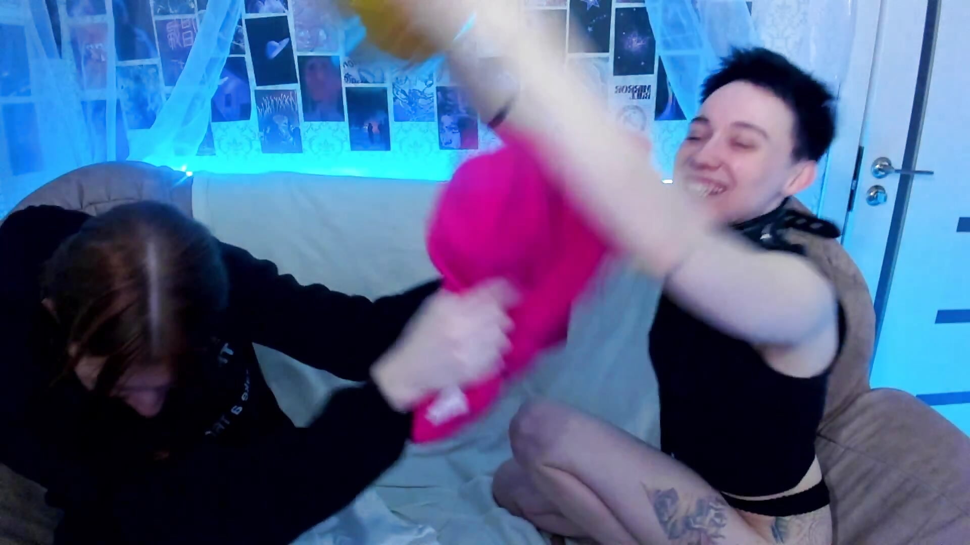 Pillow Fight - AlicexPrincess 캠 모델의 동영상