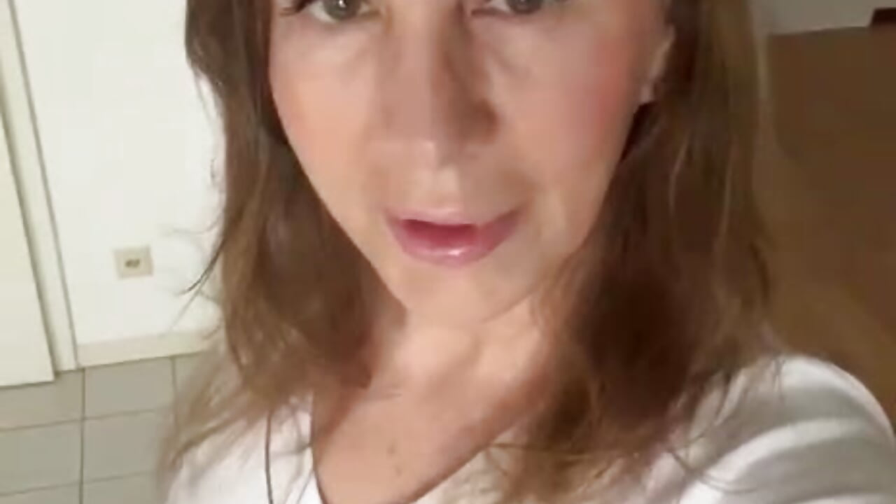 Hello Stripchat - відео від вебкаммоделі NaughtyMilla