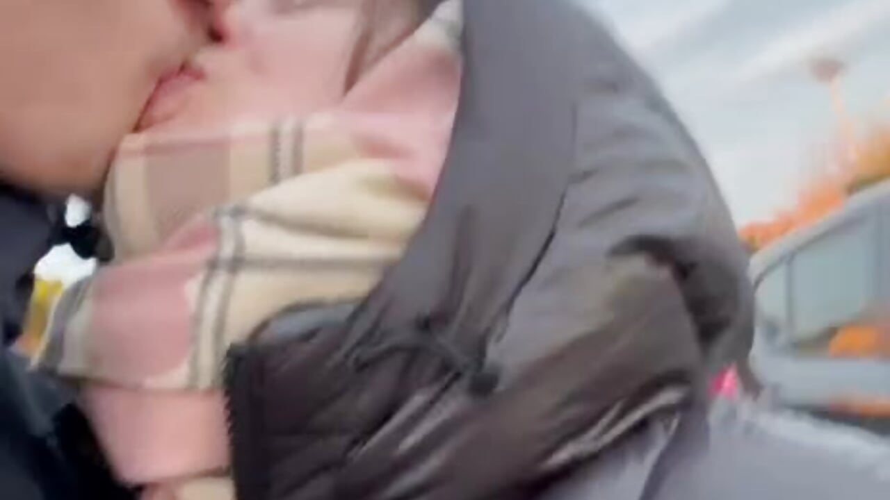 Cute kisses while walking - video by niko2coul cam model