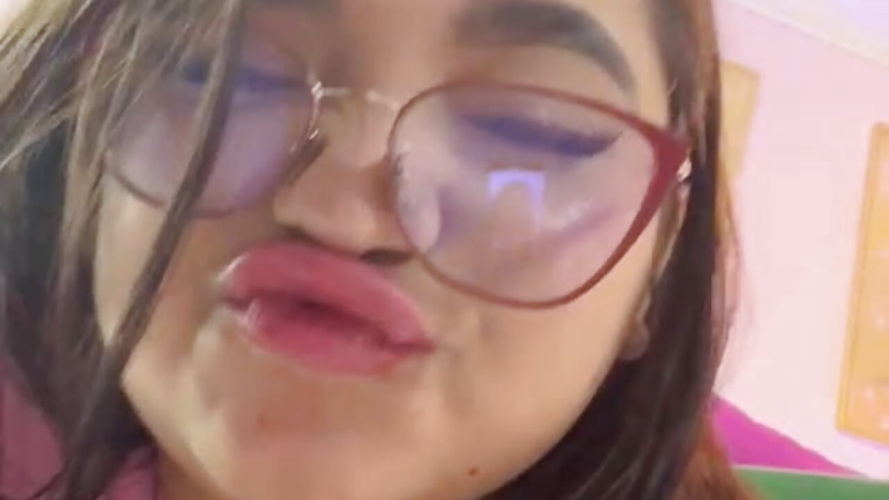 SUCK MY BIG ASS ON DOGGY - minniesofi 캠 모델의 동영상