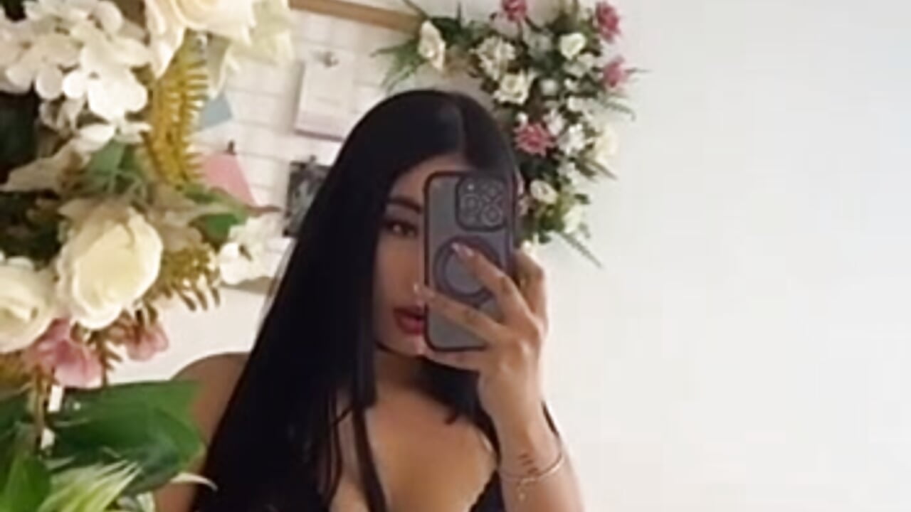 Thinking of you while I touch myself - video by IvonneOwen cam model