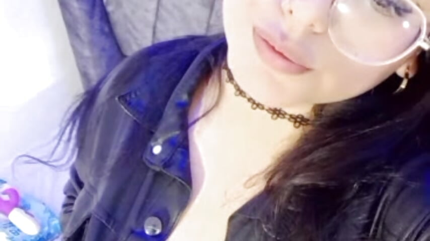 Sensual girl - video by Katelovee_ cam model