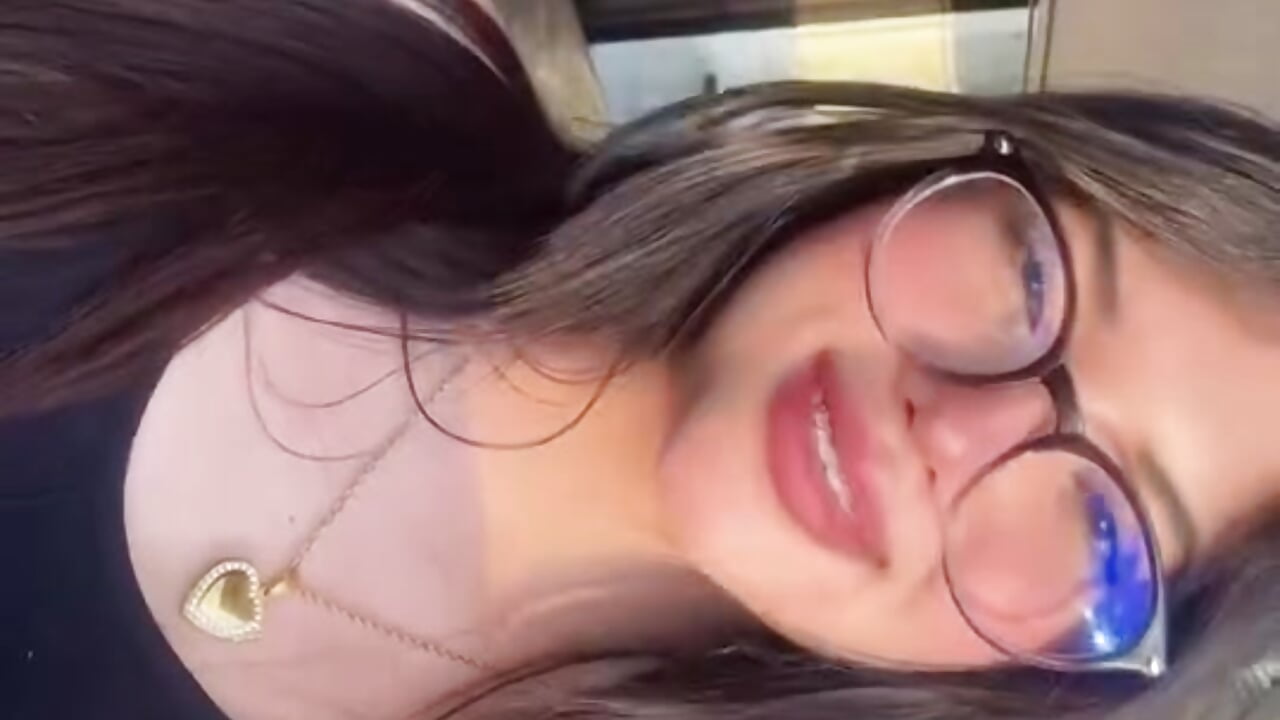 WhatsApp Video 2026-01-12 at 3,55,43 PM - video oleh model kamera _Queen_love2