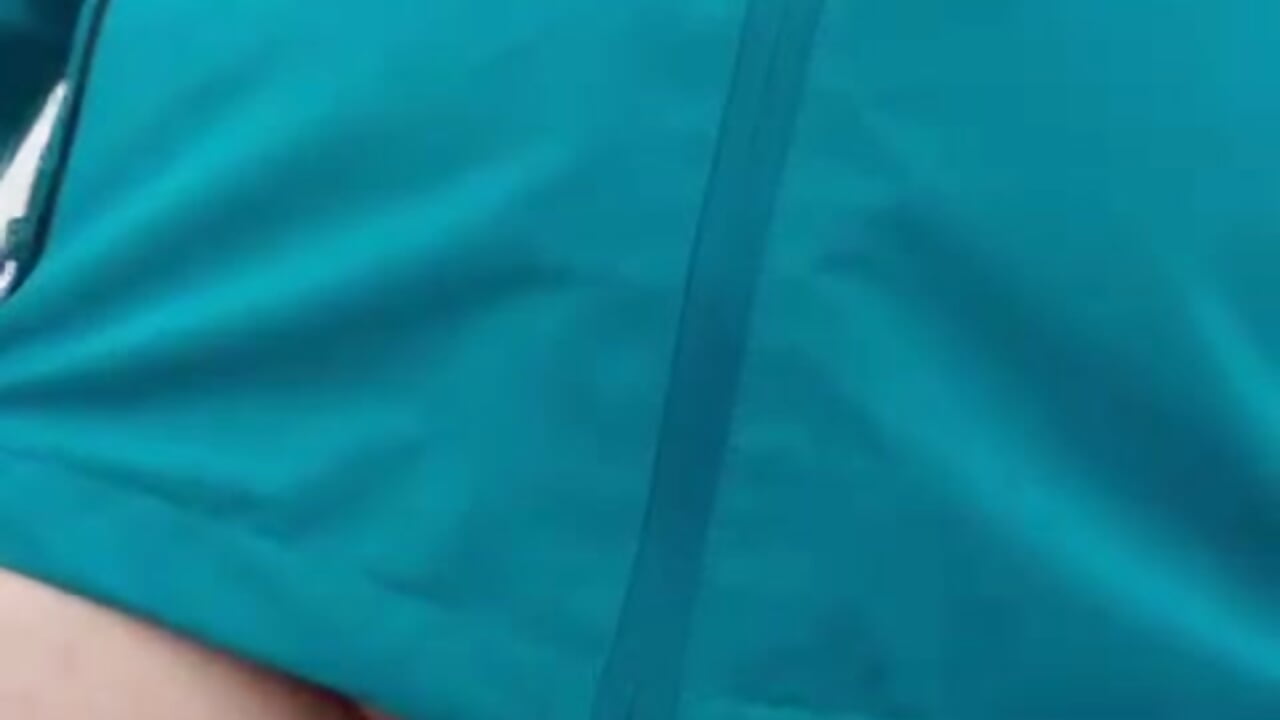 Footjob con sborrata fattorino deliveroo