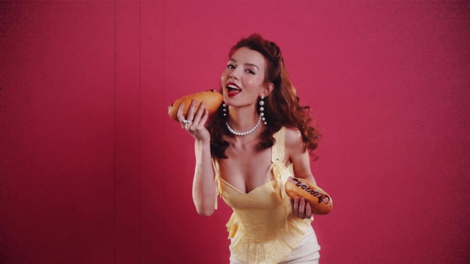 yum yum - video by VanessaVienne cam model