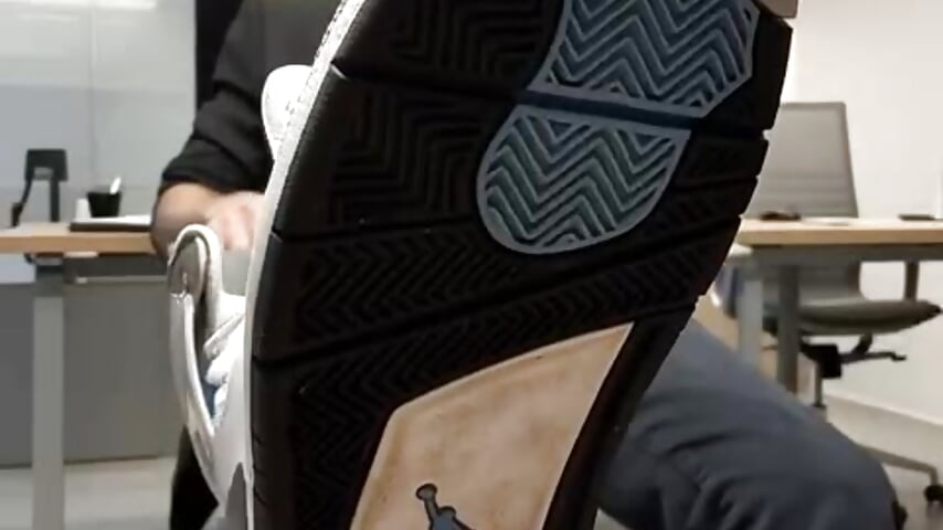 Office Hours… Feet Take Control 👠👣 - vídeo de la modelo de cam elimystxo