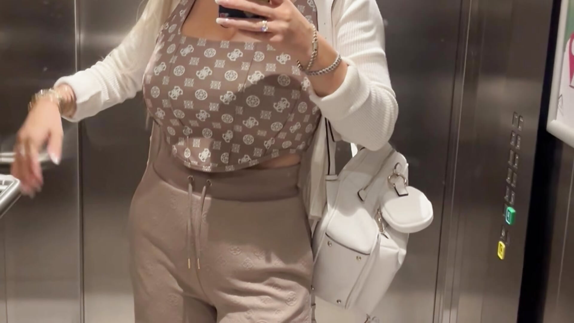 IMG_4871 - відео від вебкаммоделі LucyBridgette