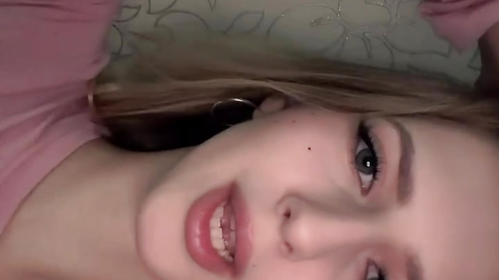 relax at home 😴 - video JeannettaIltzsch kameramallilta