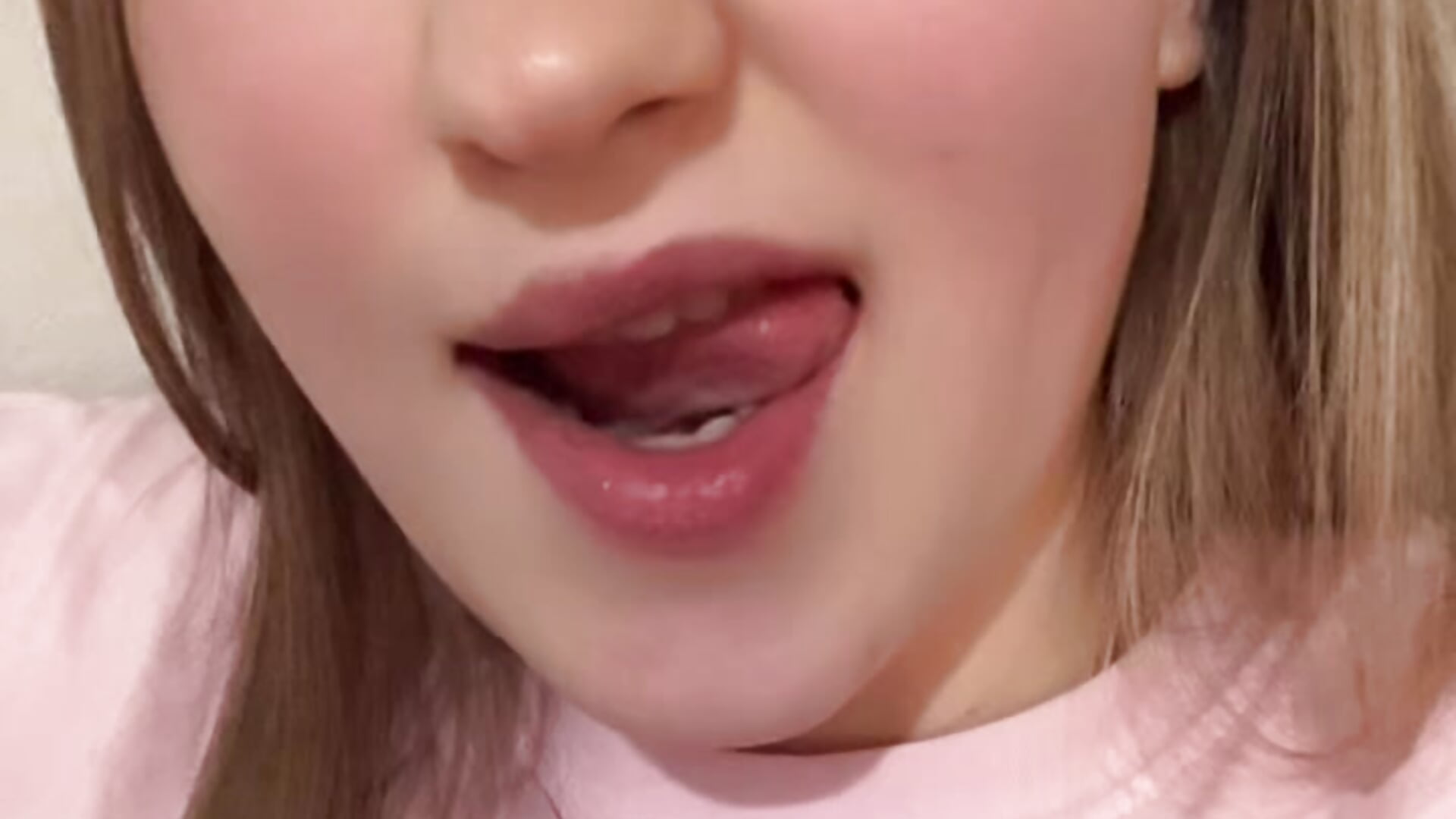 One Kiss is  All it Takes💋－カメラキャストのJammieMickiewiczの動画