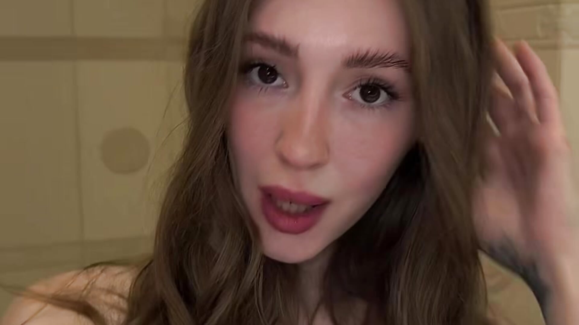 Caught in the moment. 🤫 Want to see what happens when the music gets louder? 💦 - emmii_miu 캠 모델의 동영상