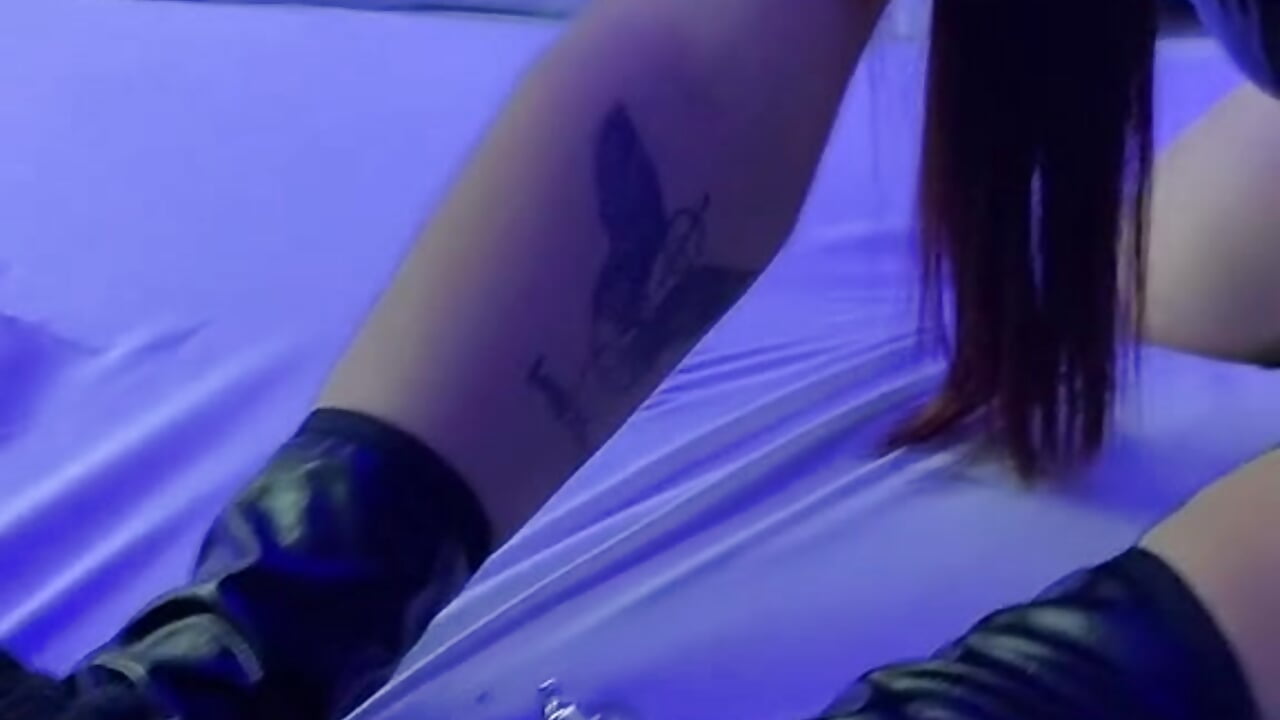 Play with me?🤭 - Vídeo de Kat_Velour, modelo de vídeos