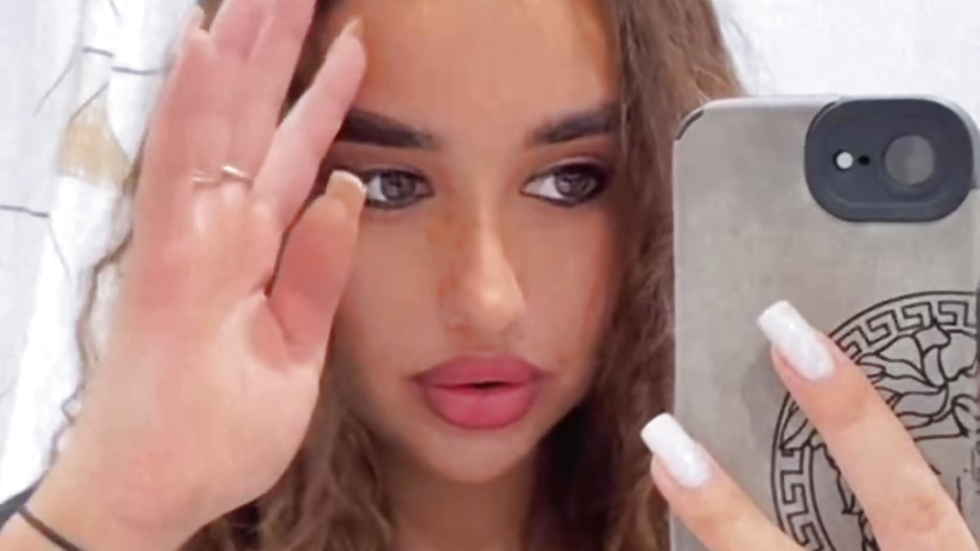 Hello 👋🏼 - video by LexiQueens cam model