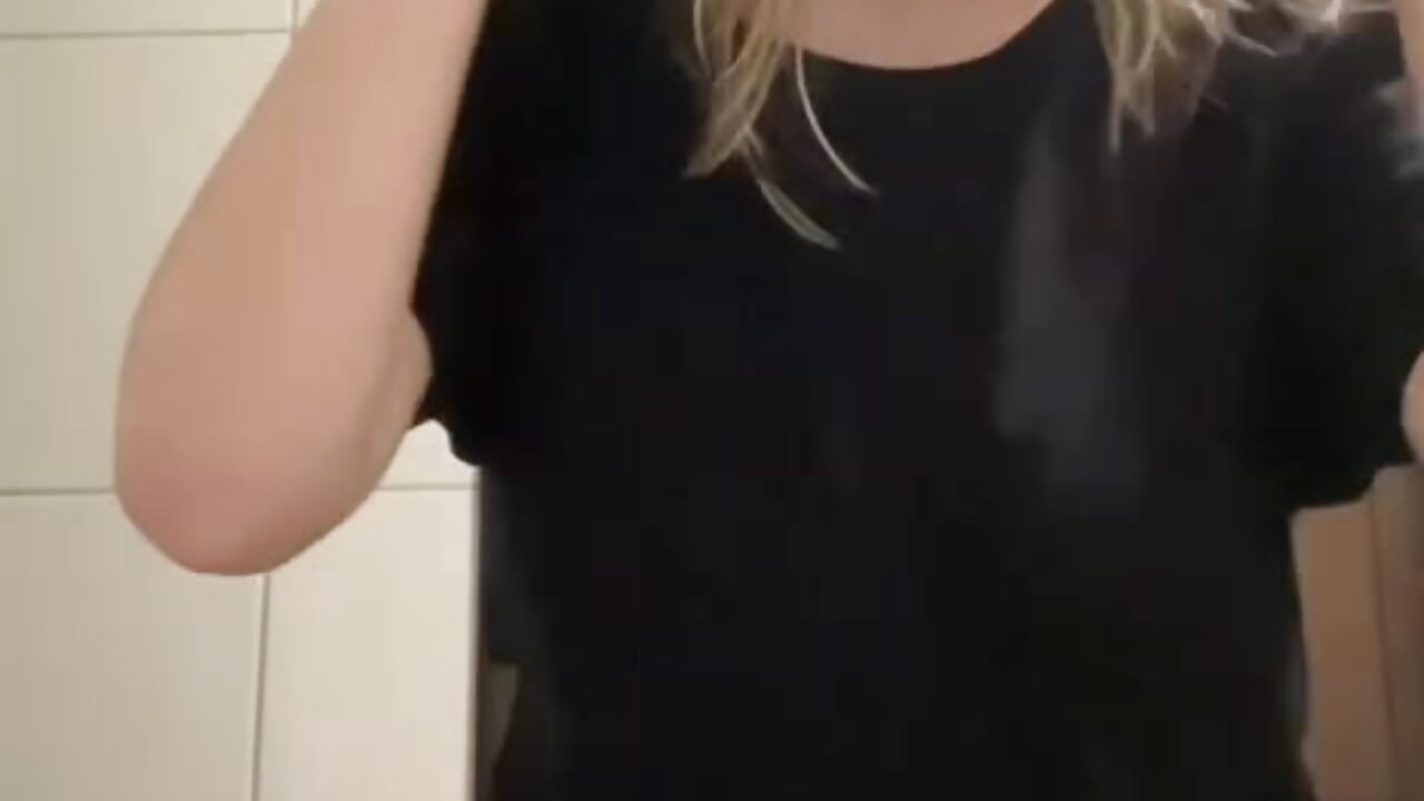 Mirror, mirror, who’s the cutest? - video by AliceMirise cam model