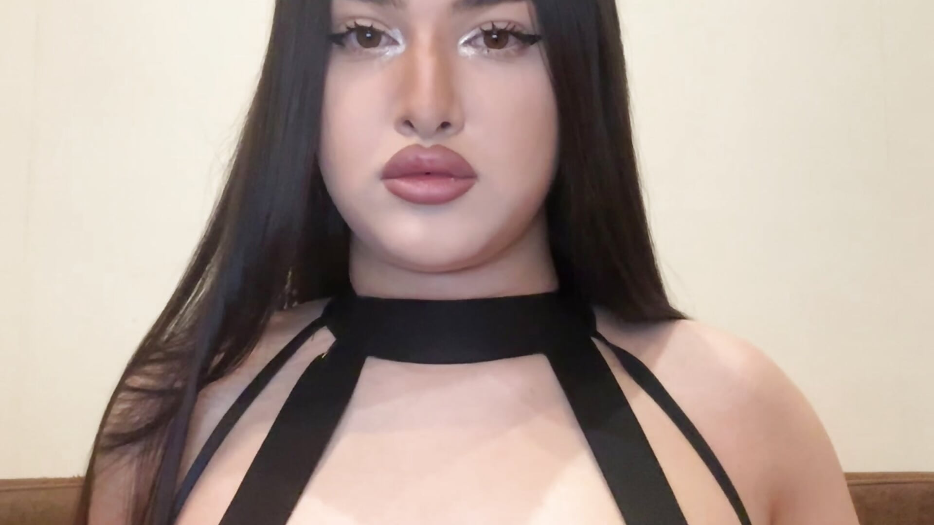 Your queen 🥵 – видео вебкам-модели KamilaTony