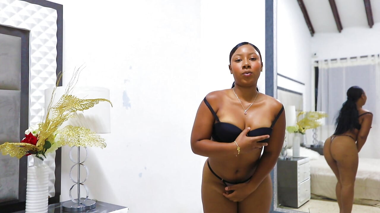 MEET ME CLOSER! ✨🌸 - video by TalianaNewton cam model